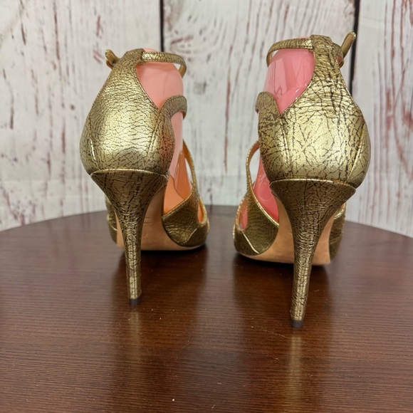 ALEXANDER MCQUEEN distressed crackled Gold leather gladiator strappy sandals 8 - Picture 10 of 17